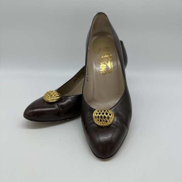 Salvatore Ferragamo Pumps 7 B Brown Gold Hardware Closed Toe Heels Shoes Italy - Picture 1 of 14